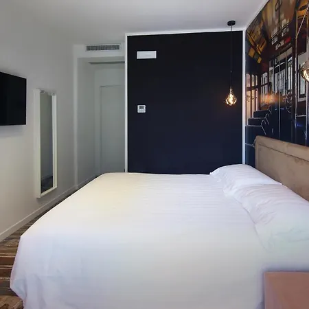 Interno 7 4* Bari